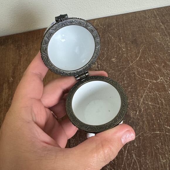 Hand painted Ceramic footed decorative Easter Egg hinged trinket ring box - Picture 7 of 8